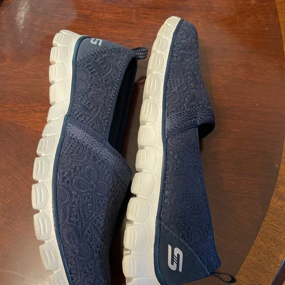 Sketchers - Picture 5 of 7